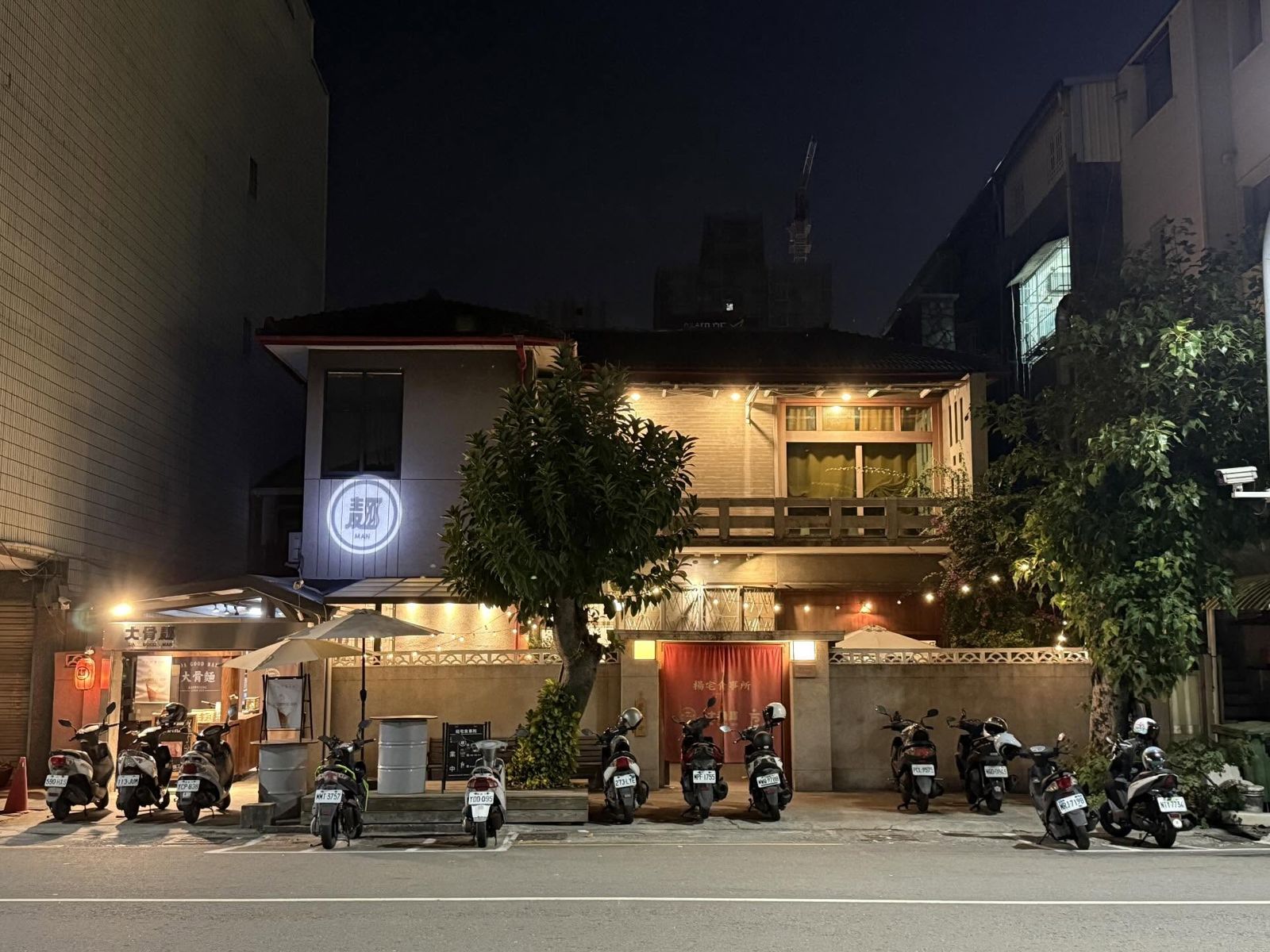 餐廳「集體參加員工喪禮」店休不給訂位！遭客「闖空門」留負評　老闆吐心聲
