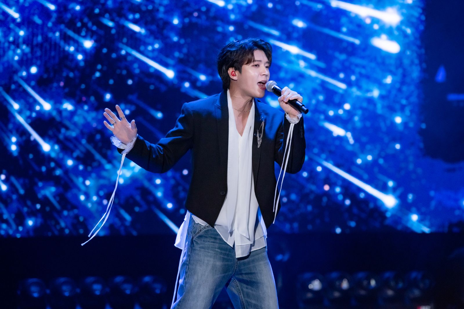 南優鉉今晚也沒漏了情歌。D-SHOW提供