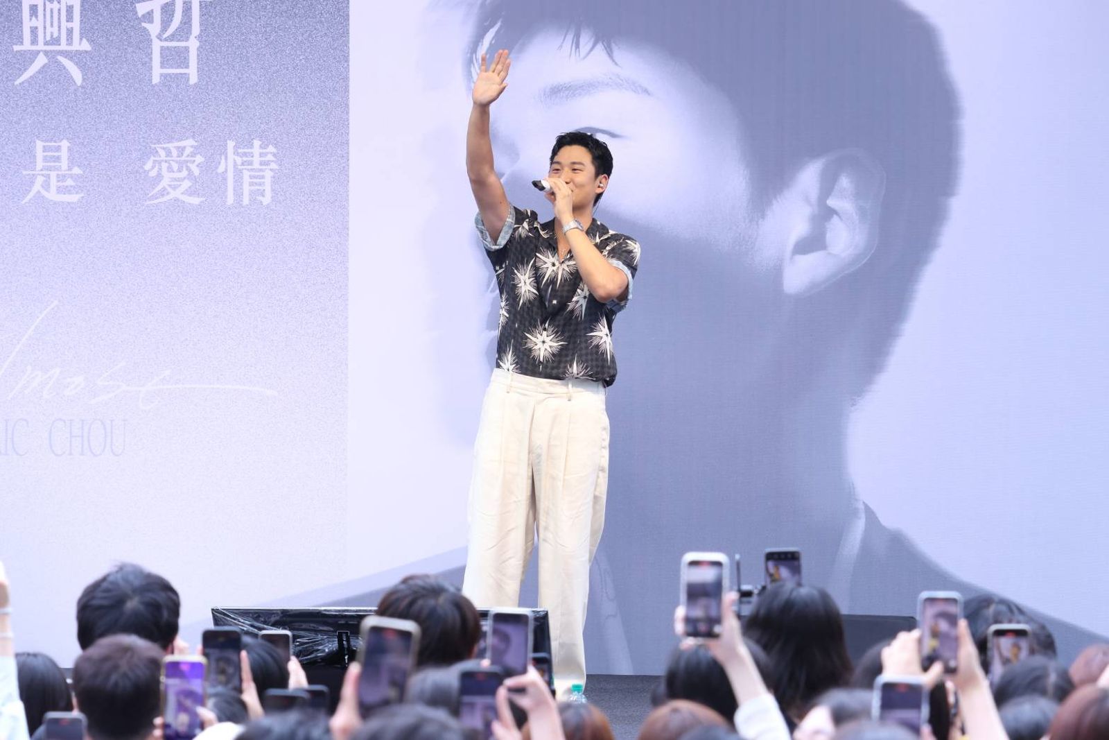 周興哲7日在台北信義區舉辦簽唱會。讀者提供