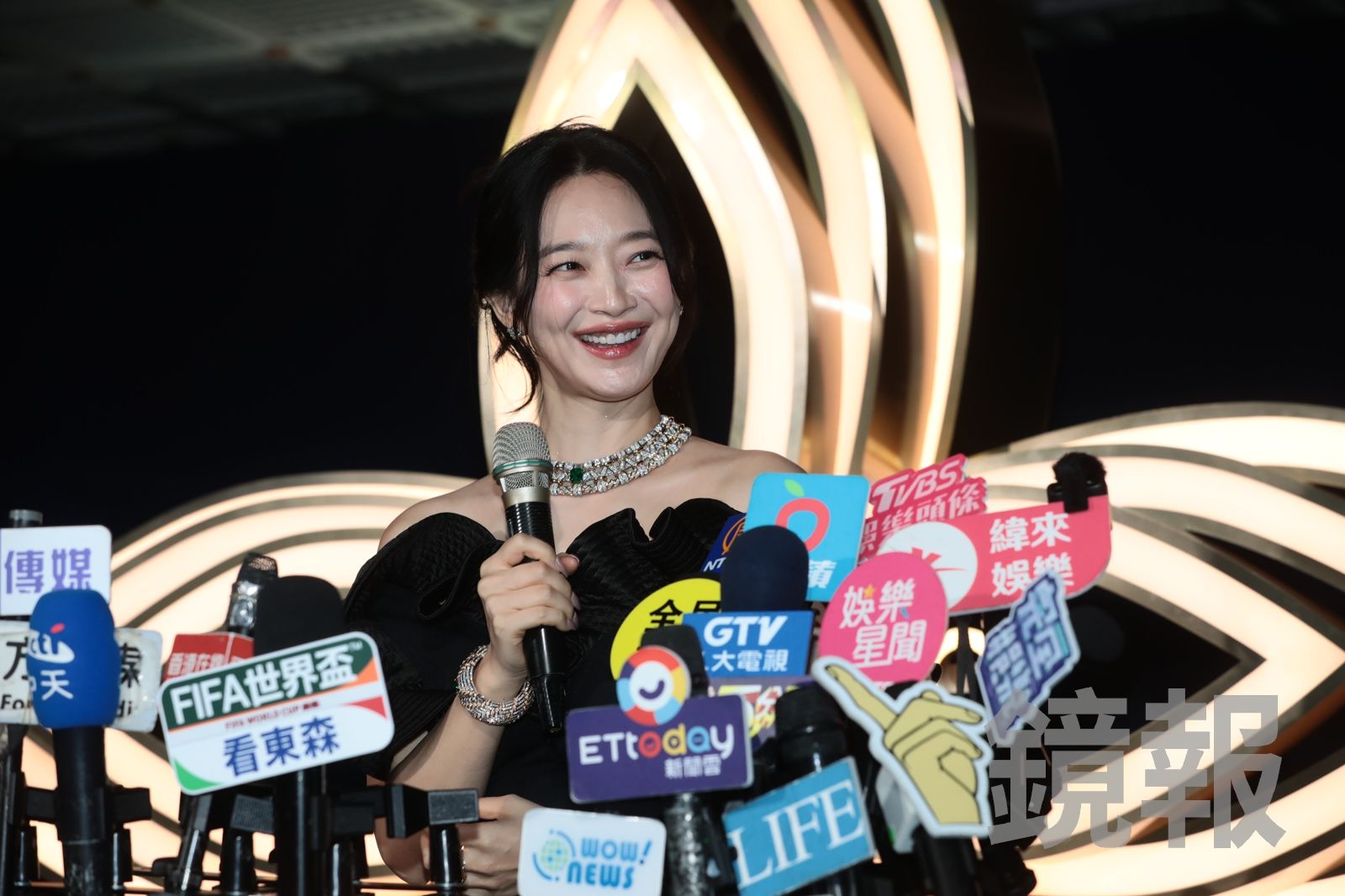 42歲韓流女神終於來了!申敏兒一句中文掀尖叫 1.45億珠寶閃爆全場