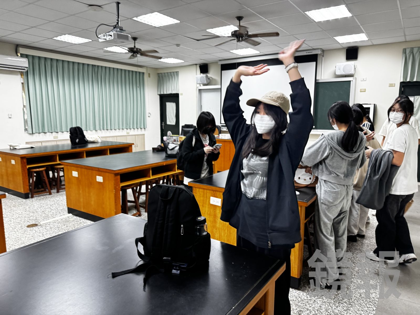 國中教育會考5日公布成績，考生幾家歡樂幾家愁。林建鋒攝