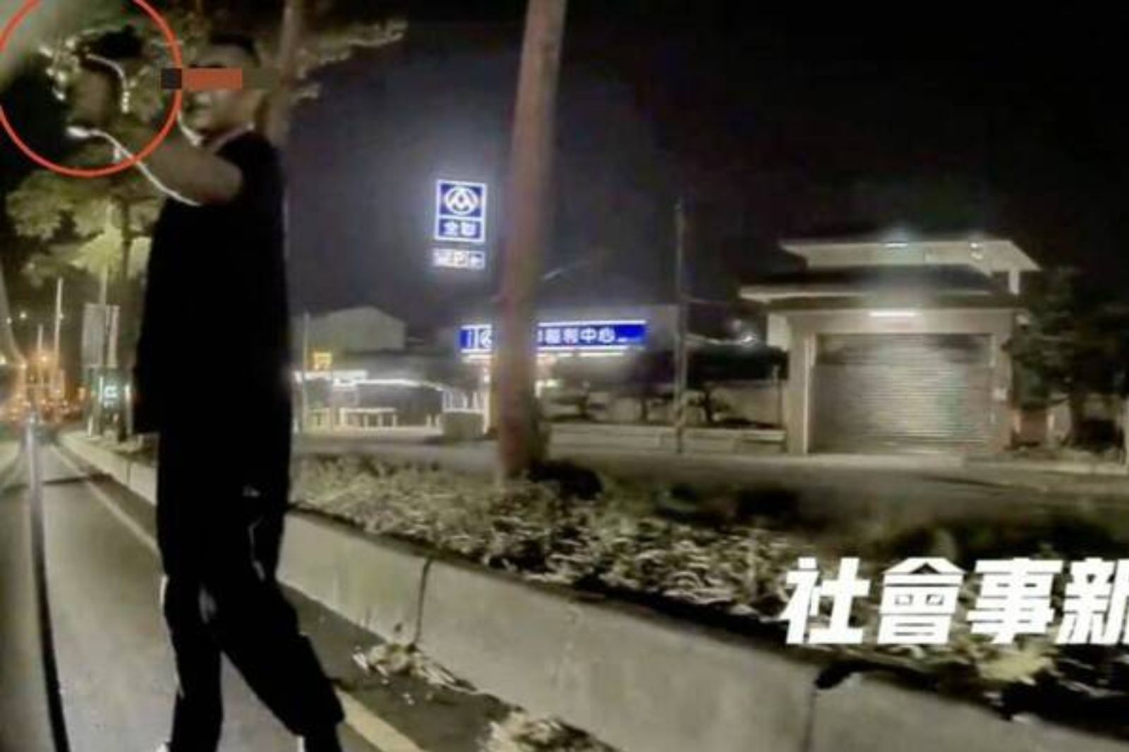 超車惹禍！男亮「塑膠左輪」敲車窗恐嚇　警24小時火速逮人