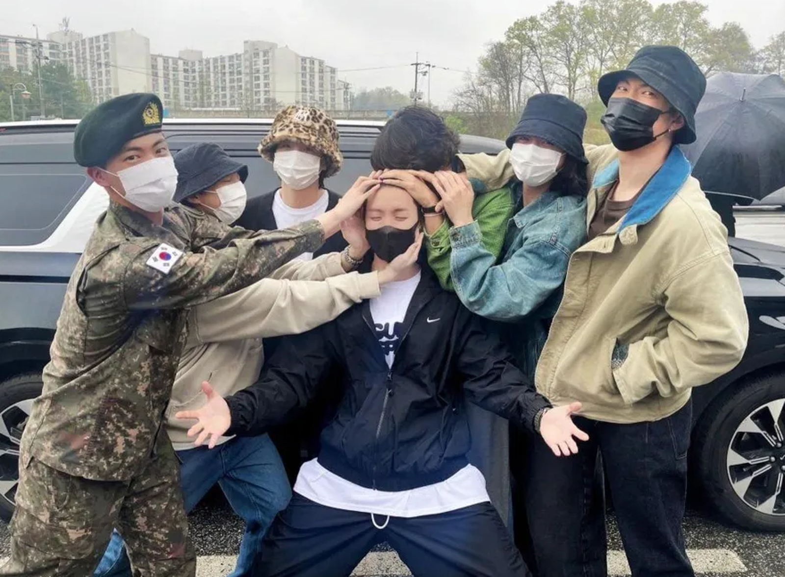 BTS防彈少年團全員服完兵役,預計明年春天就會展開活動。圖/翻攝自BTS X
