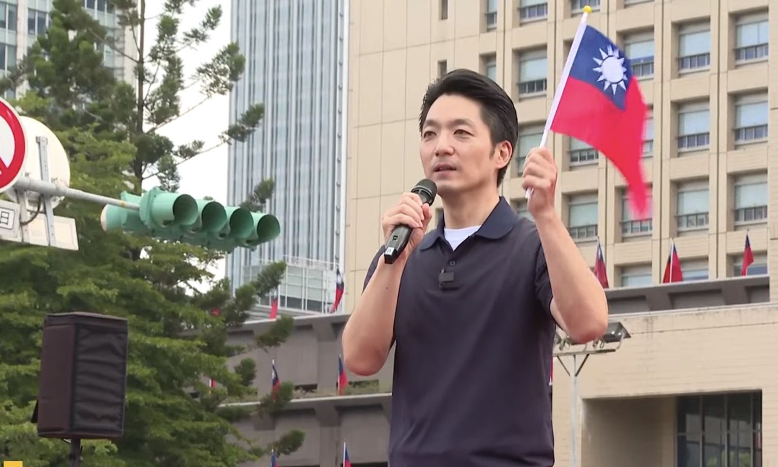 針對遭外界質疑未獲授權就使用棒球選手張育成的畫面,台北市長蔣萬安今天(10日)對此致歉。圖/鏡新聞提供