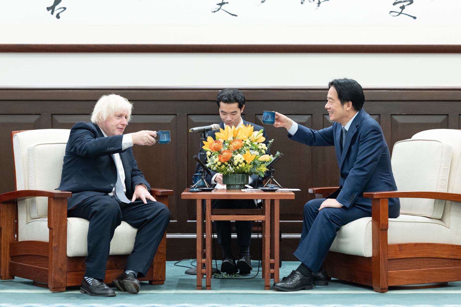 賴清德（右）今天上午在總統府接見英國前首相強生（左），2人相談甚歡。（圖／總統府提供）
