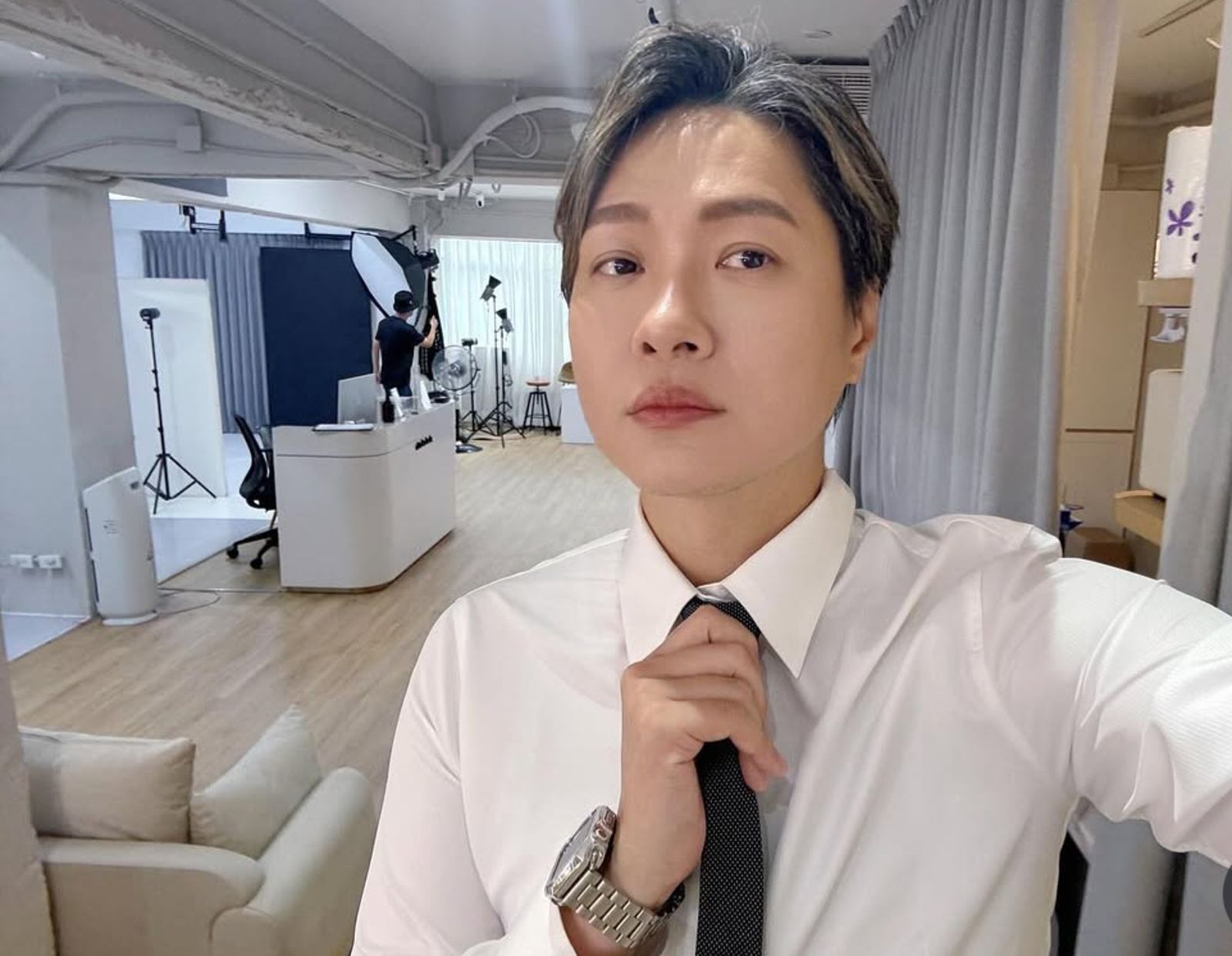 黃少谷除了開計程車也斜槓房仲工作。翻攝shao_ku_huang IG