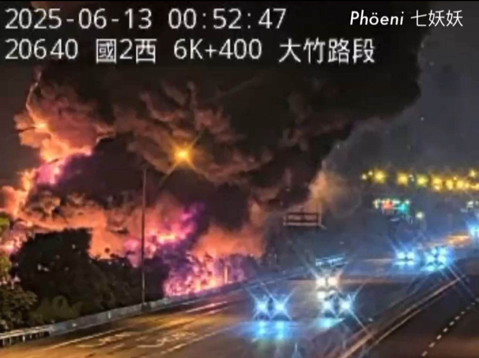 桃園回收廠大火延燒國道邊坡 國2大竹段濃煙密布回堵2公里