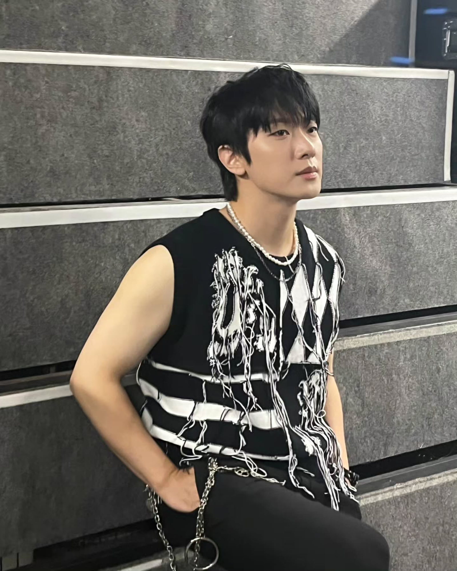 公司透露崔敏煥表演時出現一時性脫水症狀，已回家靜養。翻攝官方IG