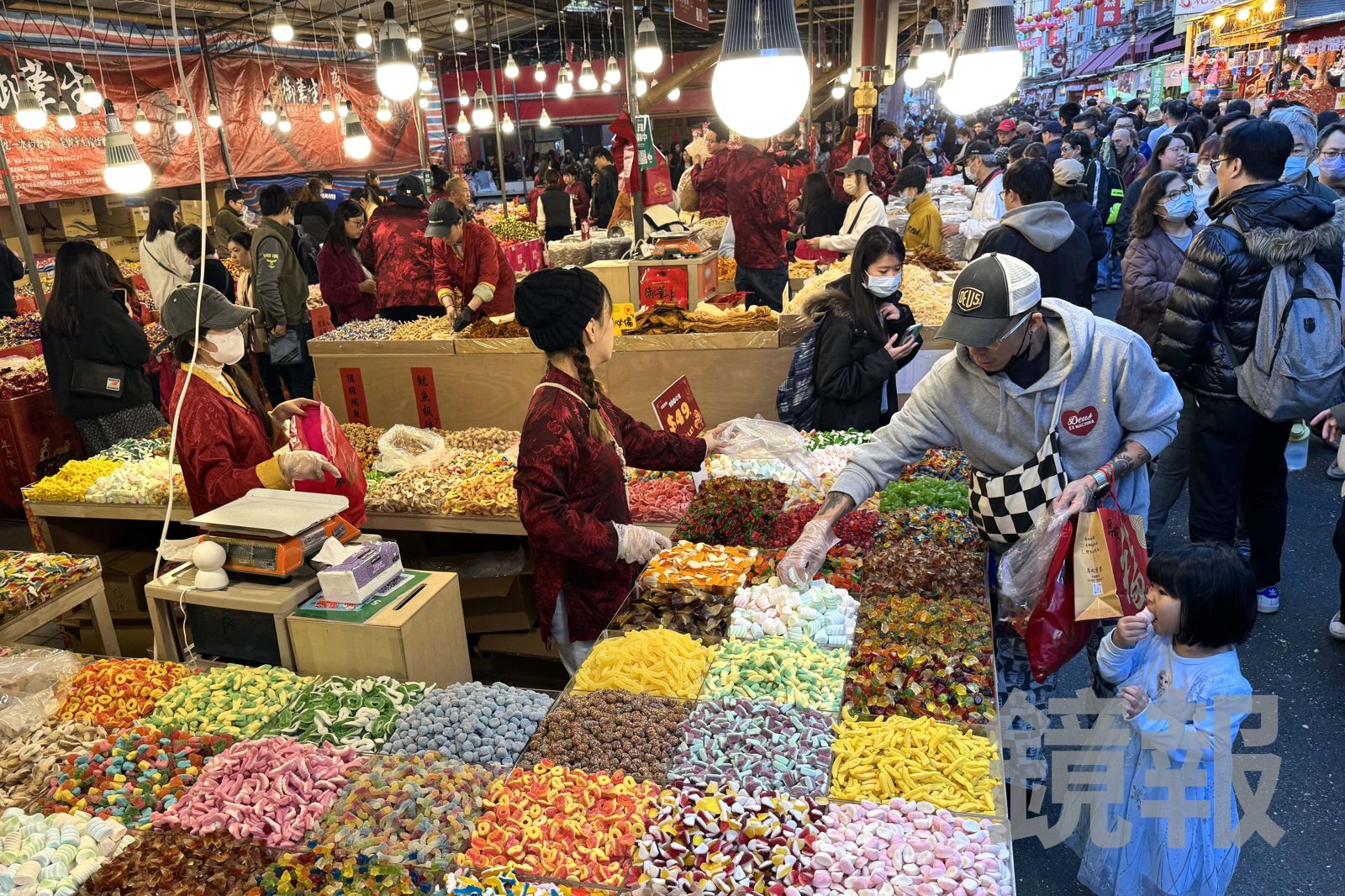 高雄年貨街「2袋糖果2500元」半斤300變600！他驚：我吃米不知道米價？　業者回應了