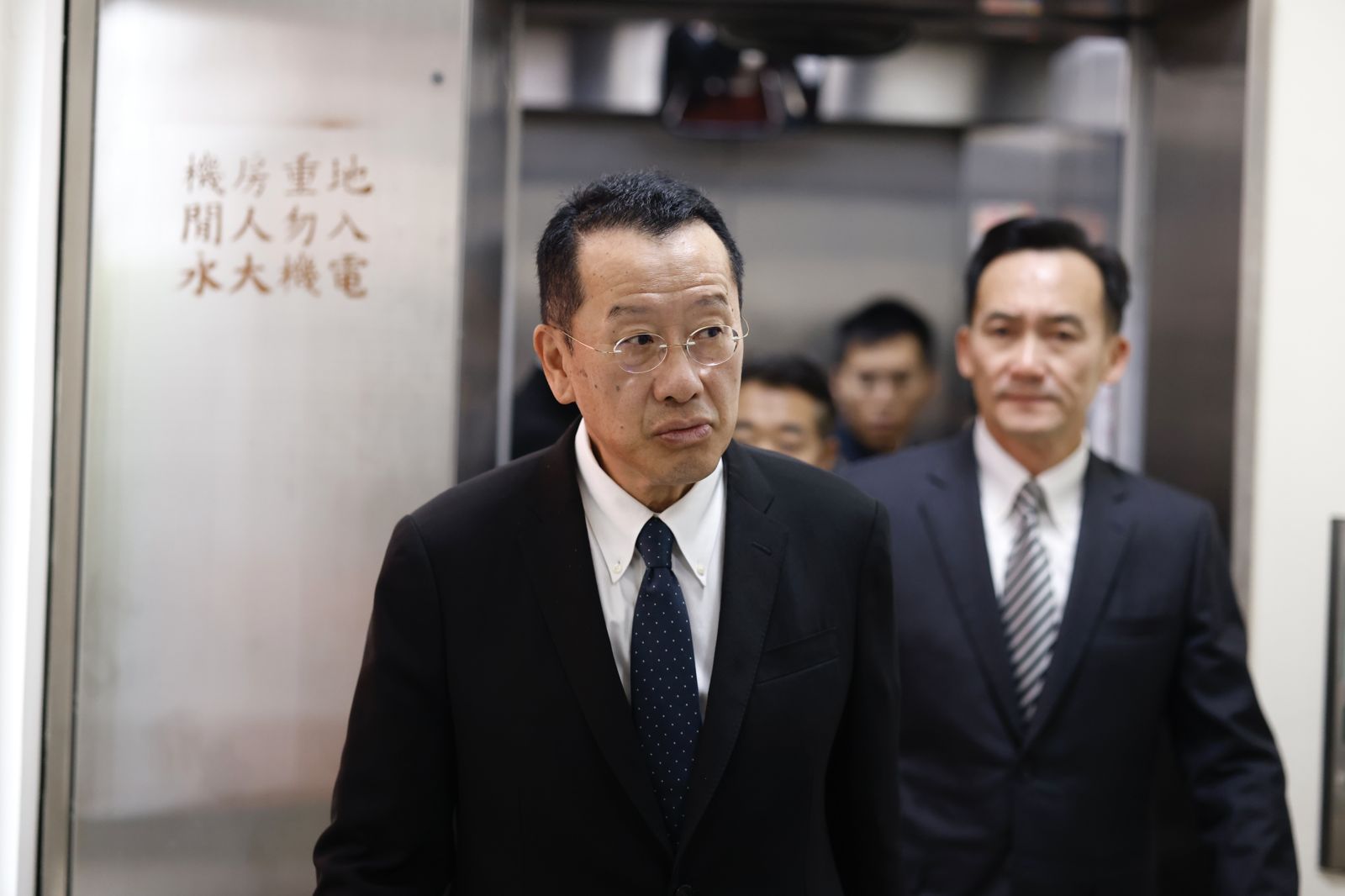 顧立雄要求海軍必須在安全無虞的情況下，才能進行潛艦海測。