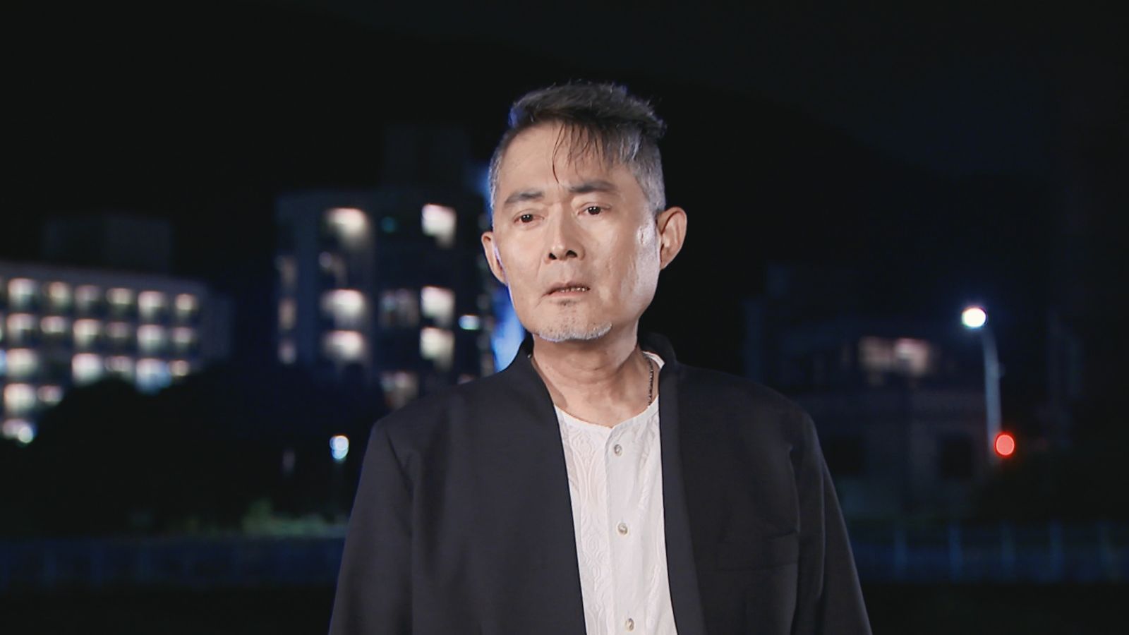 58歲男星號稱「台8公務員」只睡1小時就上工 大熱天跳車、滾地狂耗體力!認了:靠意志力在撐
