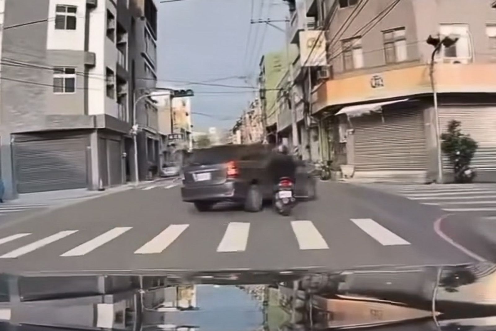 驚悚肇逃畫面曝！女騎士遭違規仔擊落慘摔　肇事駕駛沒停車加速開走