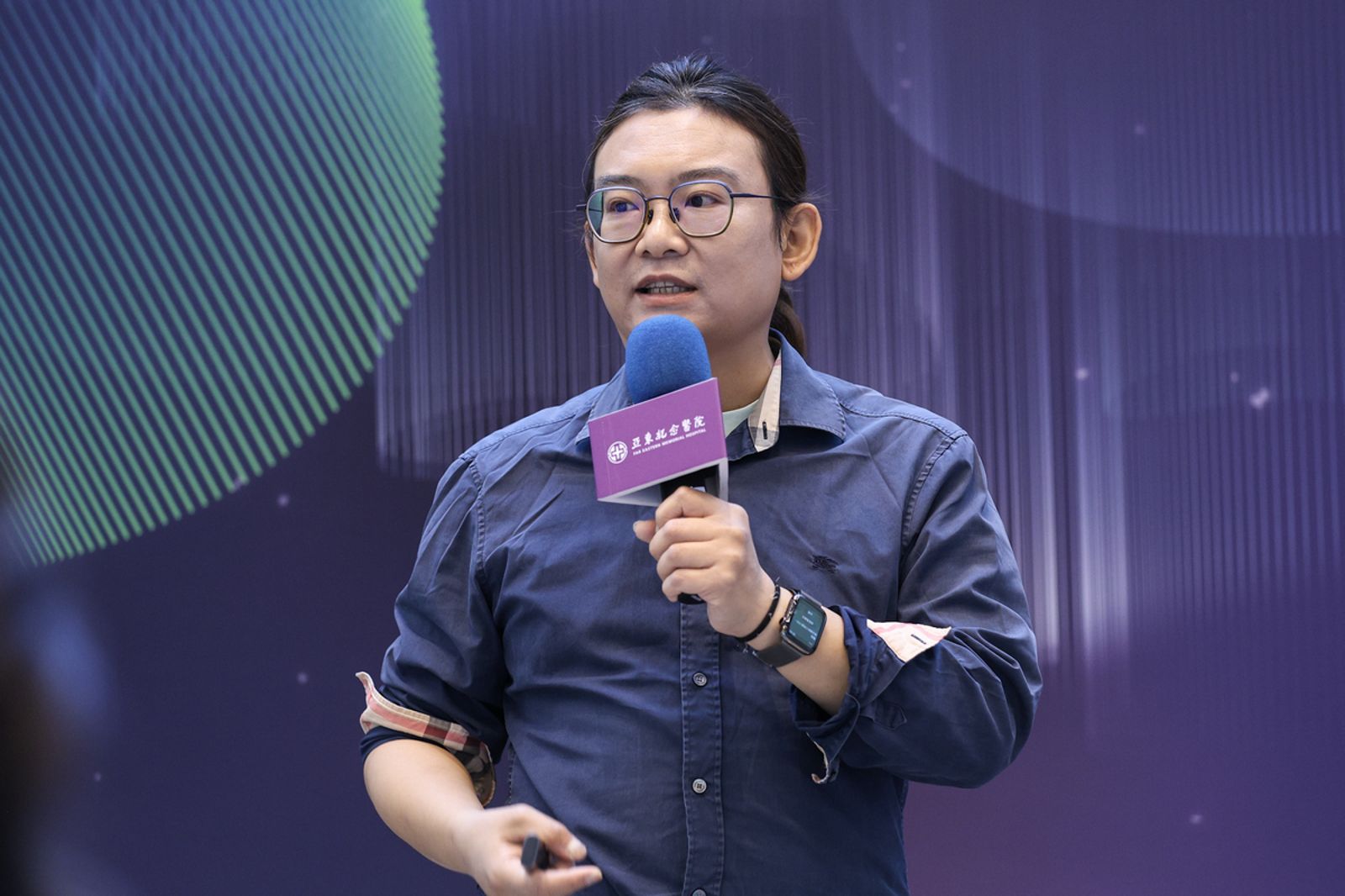 洗腎人生被困住？他揹40公斤透析用品追極光，醫揭能出國的關鍵