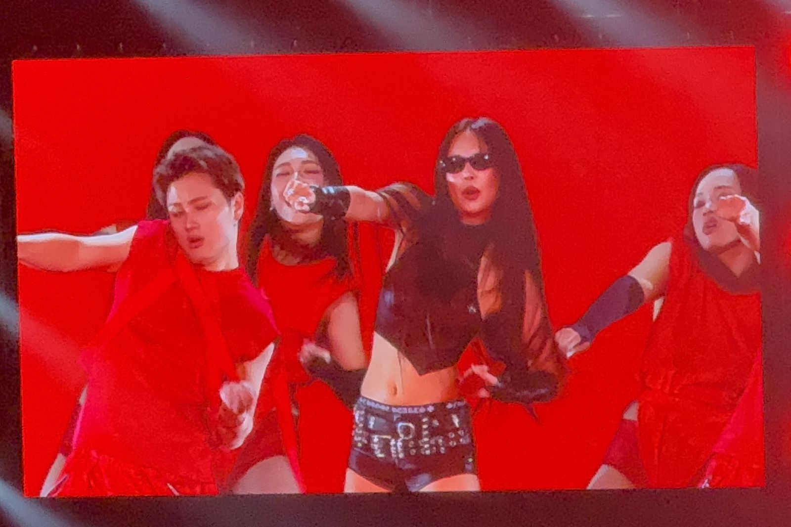 金唱片直擊／Jennie脫了！升空熱舞太辣　一下台「年度藝人」到手