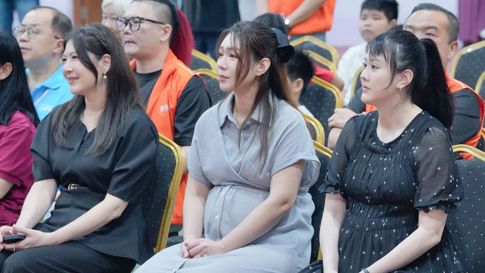 亦真（左起）和另外2位準媽媽李又汝、張晏塵現身活動。藝起發光Ｘ蒙福教會提供