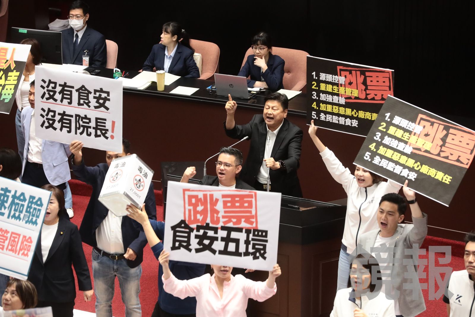 嘆民進黨無人為毒油風波道歉 傅崐萁率國民黨團怒嗆:卓榮泰下台!