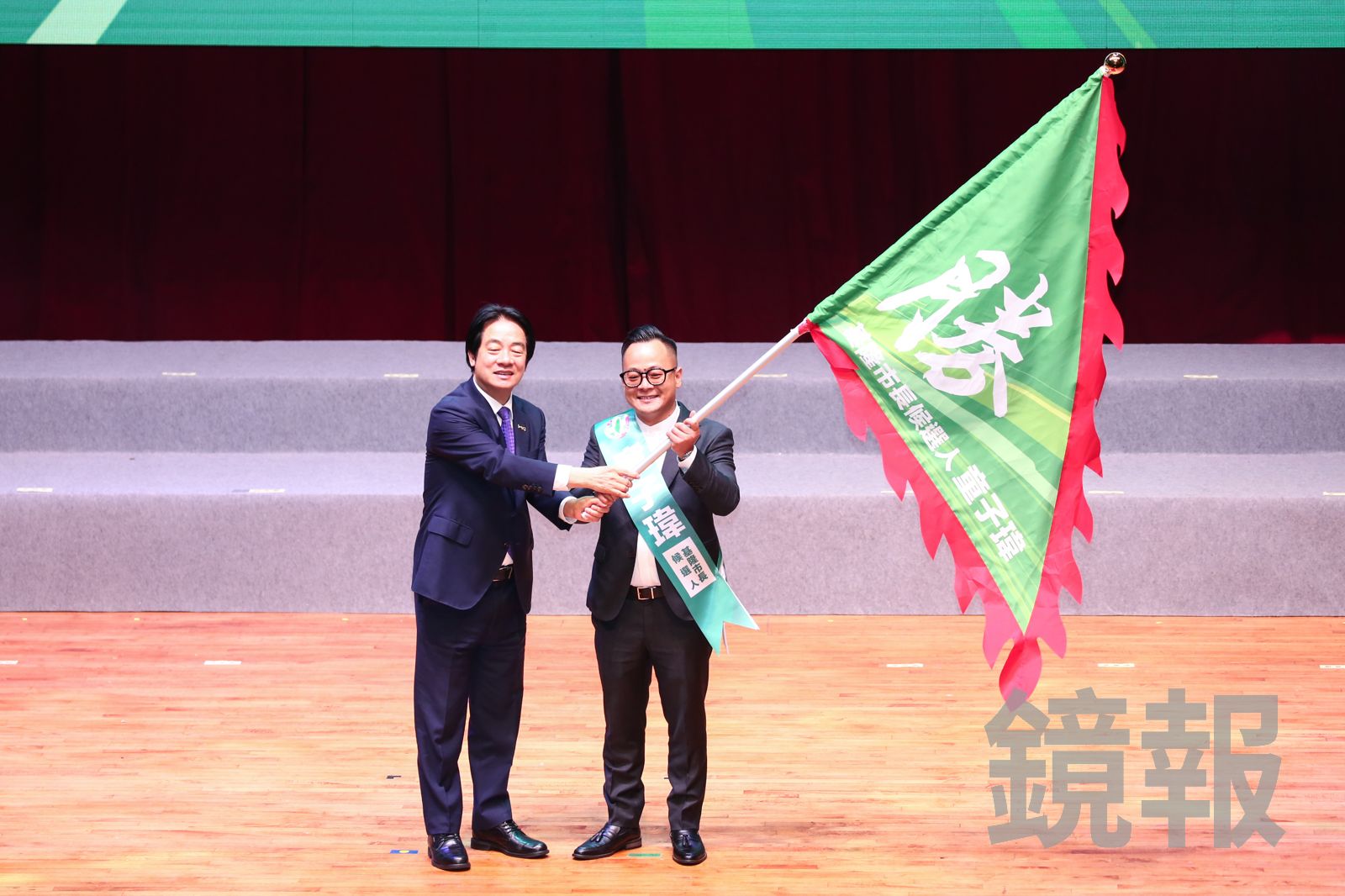 基隆市長參選人童子瑋接受《鏡週刊》專訪,透露當年決定參選時,爆發家庭革命。攝影李鍾泉