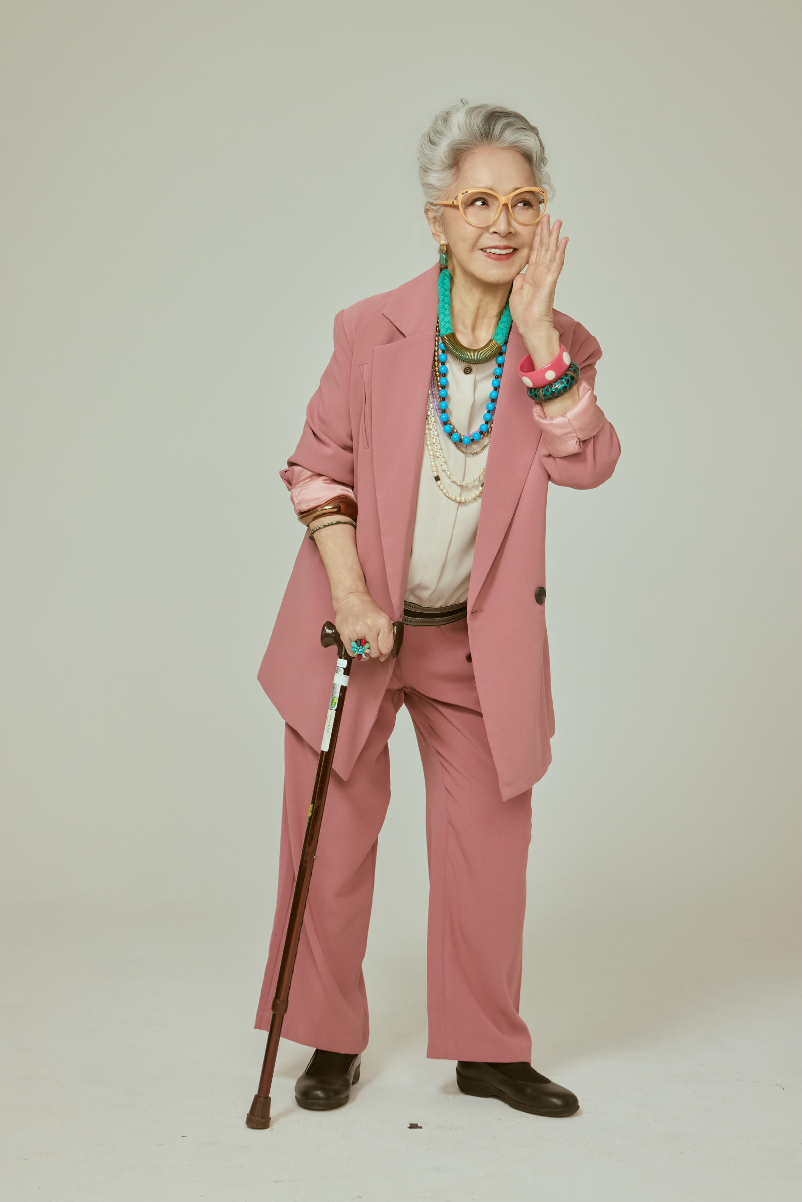 李璇演出舞台劇《深夜小狗神祕習題》。果陀提供