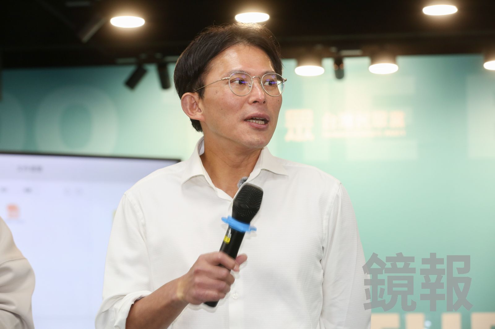 開Threads帳號掀熱議！黃國昌嘆：難找沒黑民眾黨的政論節目　盼多個發聲管道