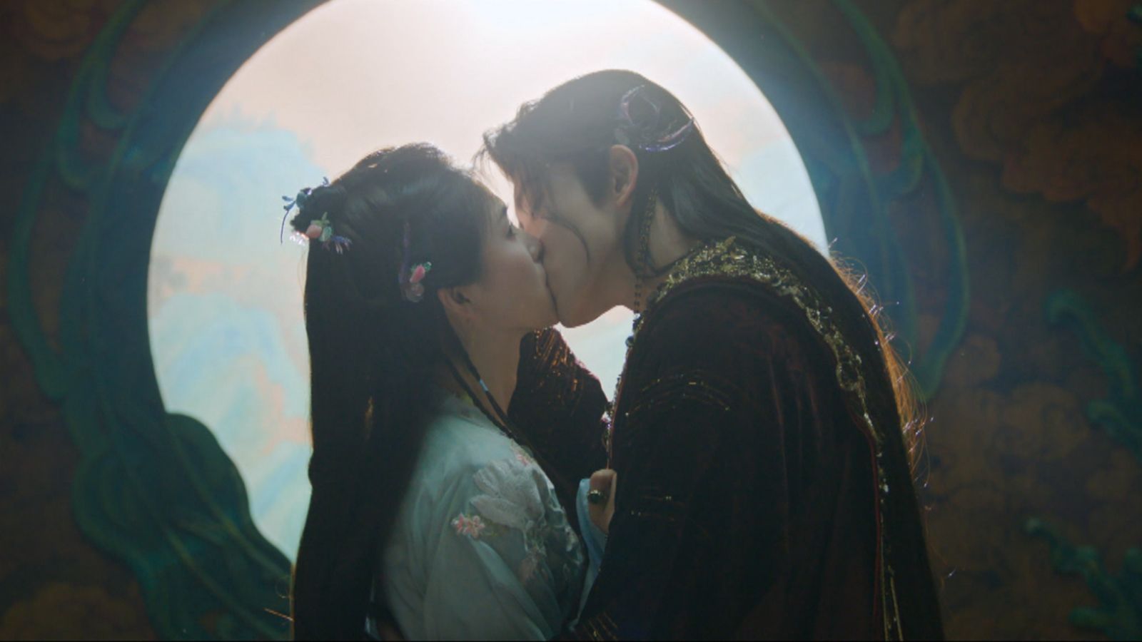 白鹿遭爆在劇組「動粗」:一個人欠揍有原因 敖瑞鵬哀怨「老10歲」被發現偷偷公報私仇