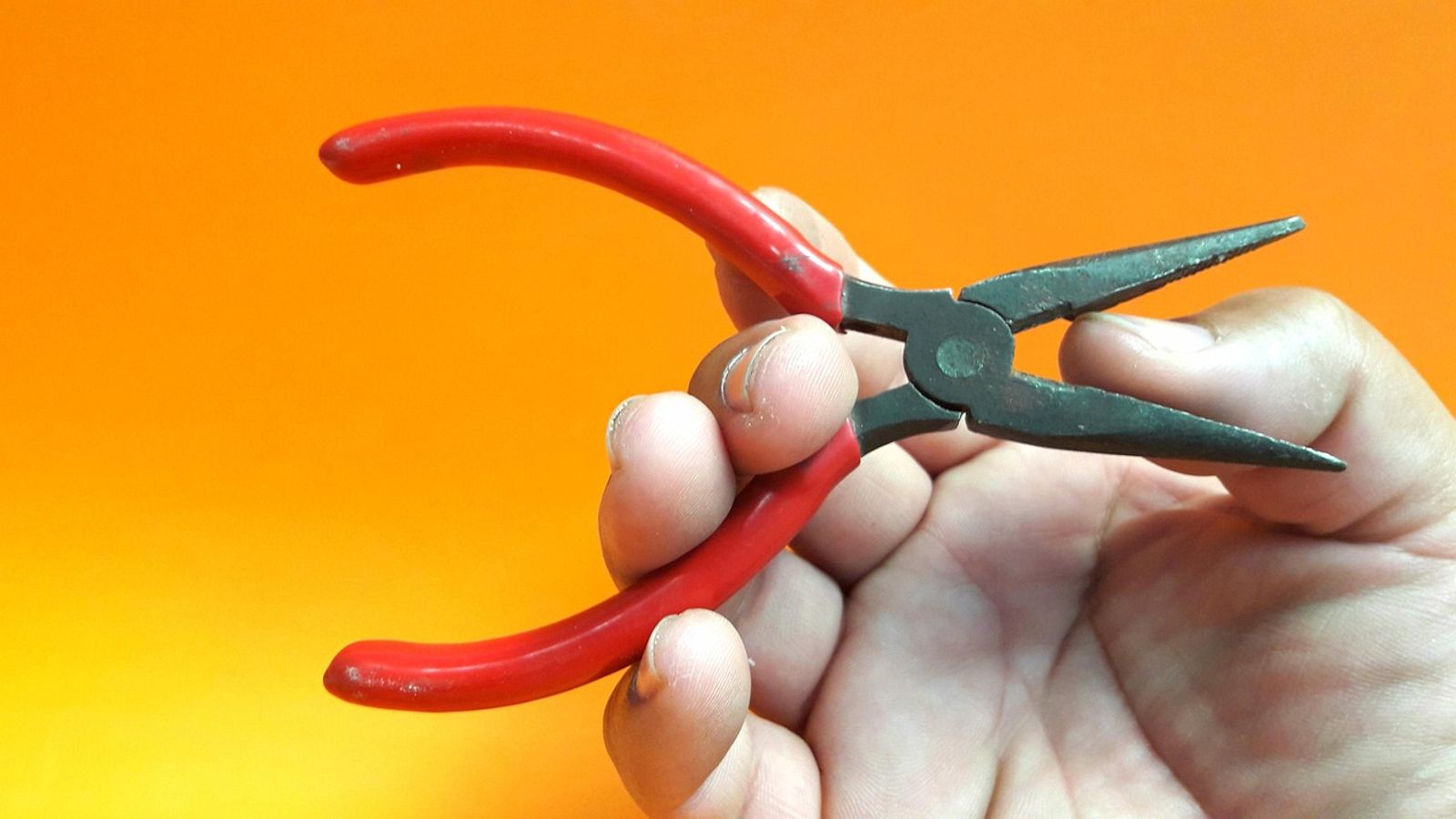 23歲男懷疑女友劈腿！用鉗子拔她8顆牙　打傷小王再捅死前主管