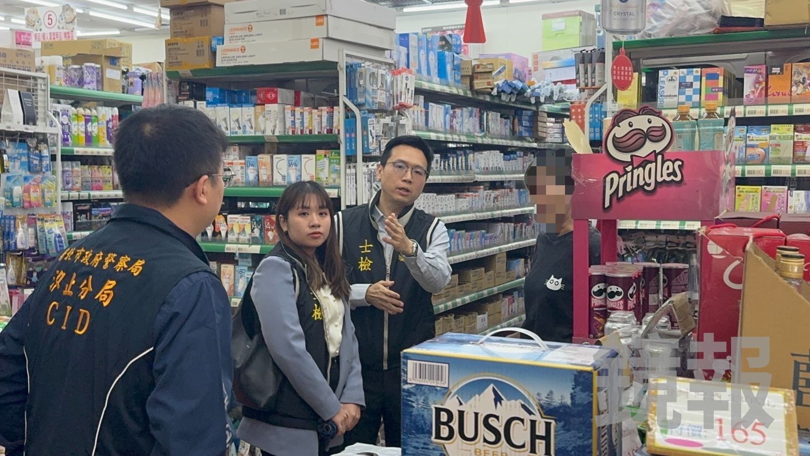 清明連假開查了！士檢突擊賣場「塑膠袋、免洗餐具」　主任檢察官親帶隊：嚴防哄抬