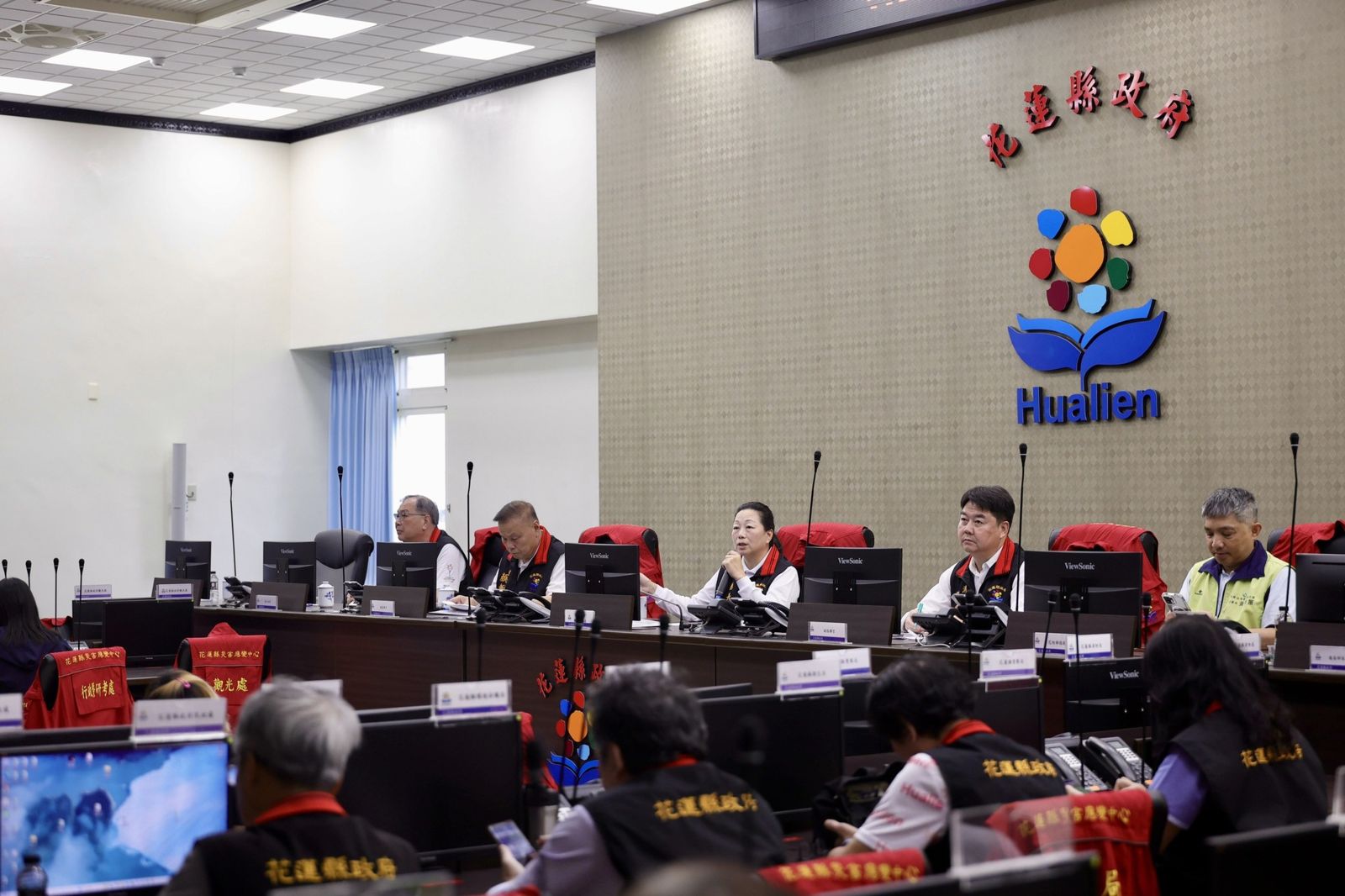 徐榛蔚23日上午坐鎮防災應變中心。圖／翻攝自徐榛蔚臉書