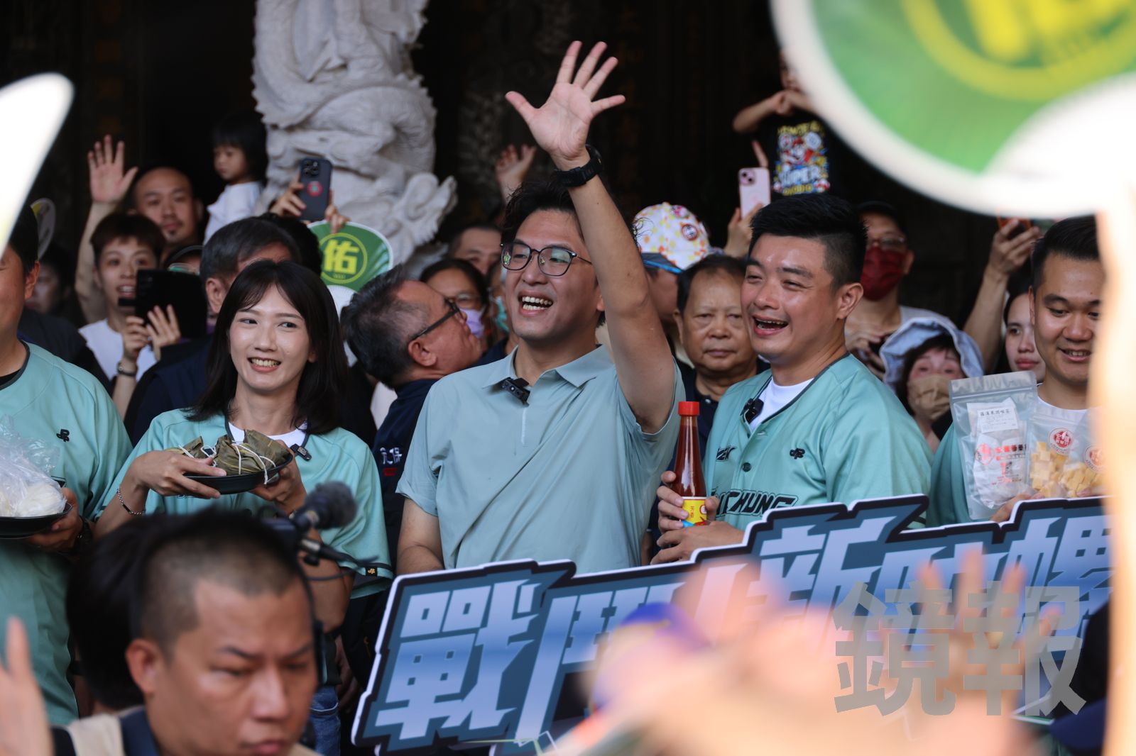「洋流」強襲台中元保宮!沈伯洋合體「陀螺連線」掀追星潮 2500人擠爆現場