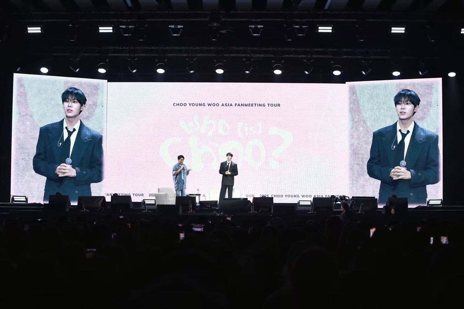 秋泳愚現場學台語。D-SHOW提供