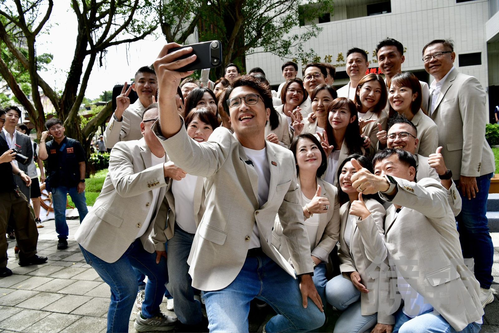 沈伯洋登記參選市長「台北隊有Dress Code」 猛攻蔣市府5大紕漏:大家不要灰心!我來了