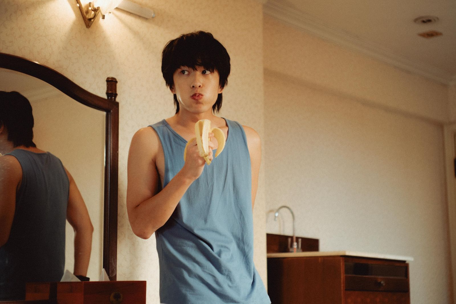 曾敬驊《我家的事》洗澡戲曝光 為一根香蕉吃到吐