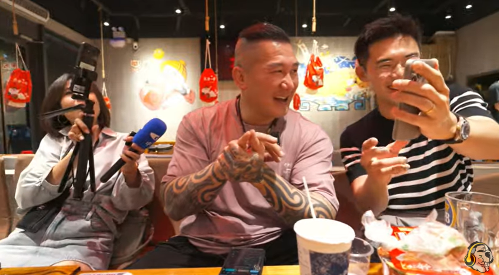 館長到串燒店吃吃喝喝。圖/翻自館長惡名昭彰YT