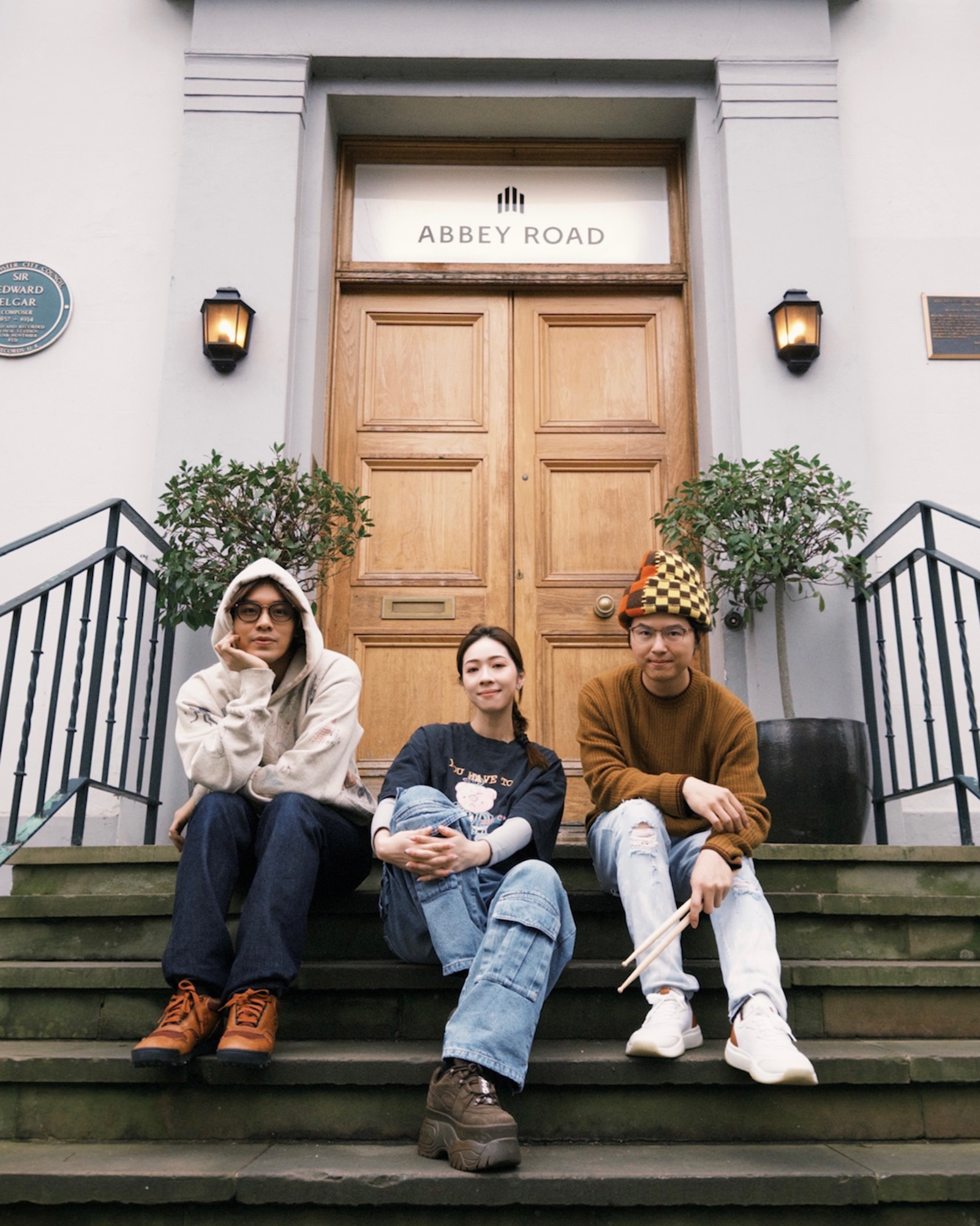 告五人新專輯在艾比路錄音室錄製完成。相信音樂提供