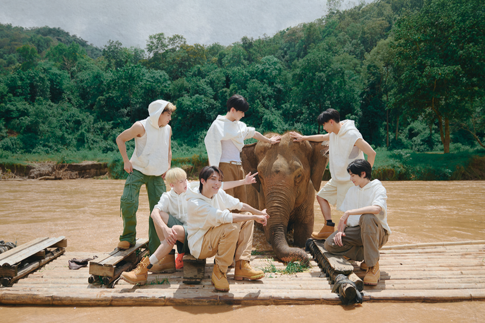 Ozone3週年大解放！　清邁私密寫真曝光睡臉全都露 