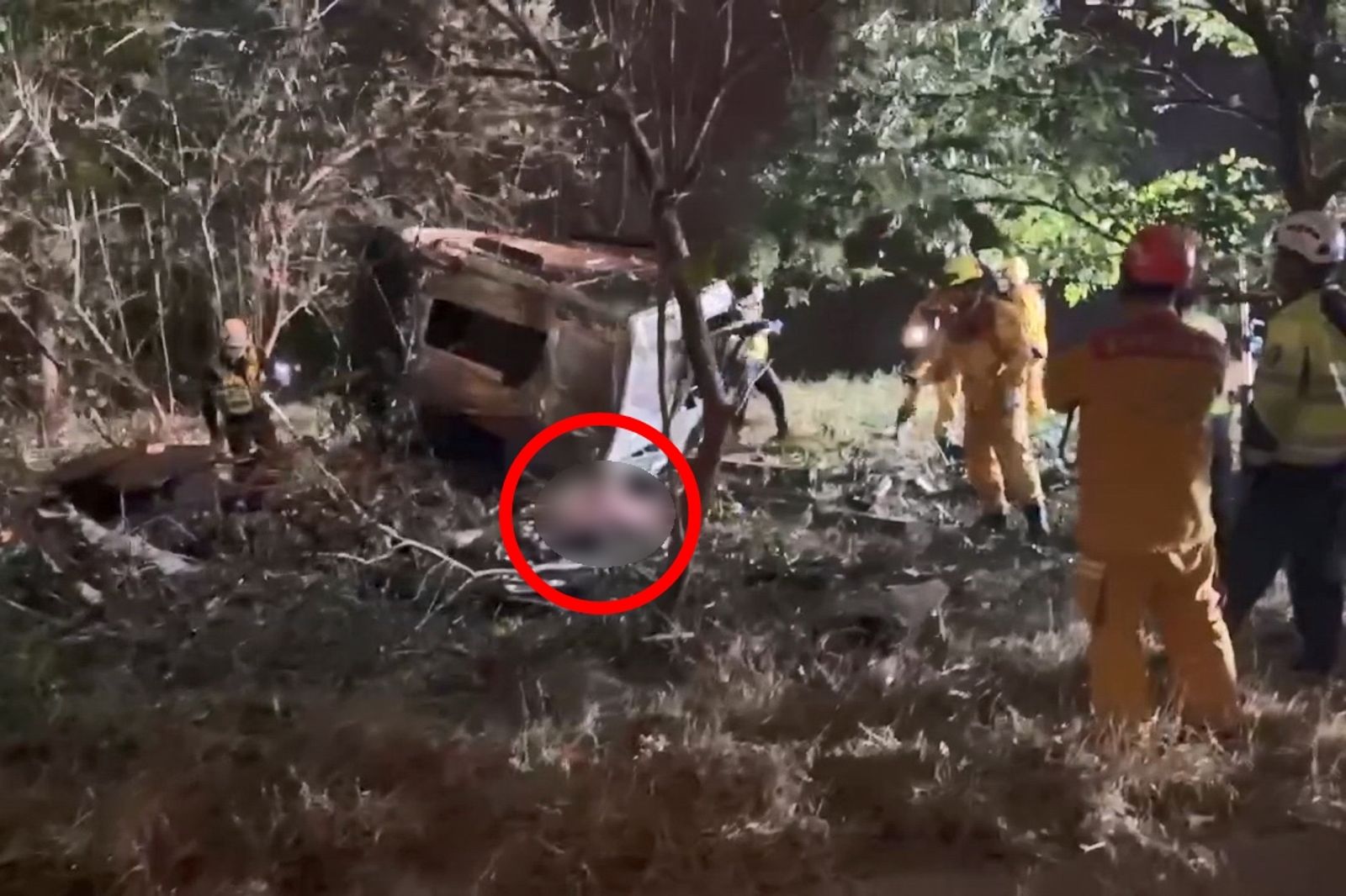 國3凌晨車禍1死1傷　拖板車恍神衝破護欄「墜10餘米橋下」駕駛慘死