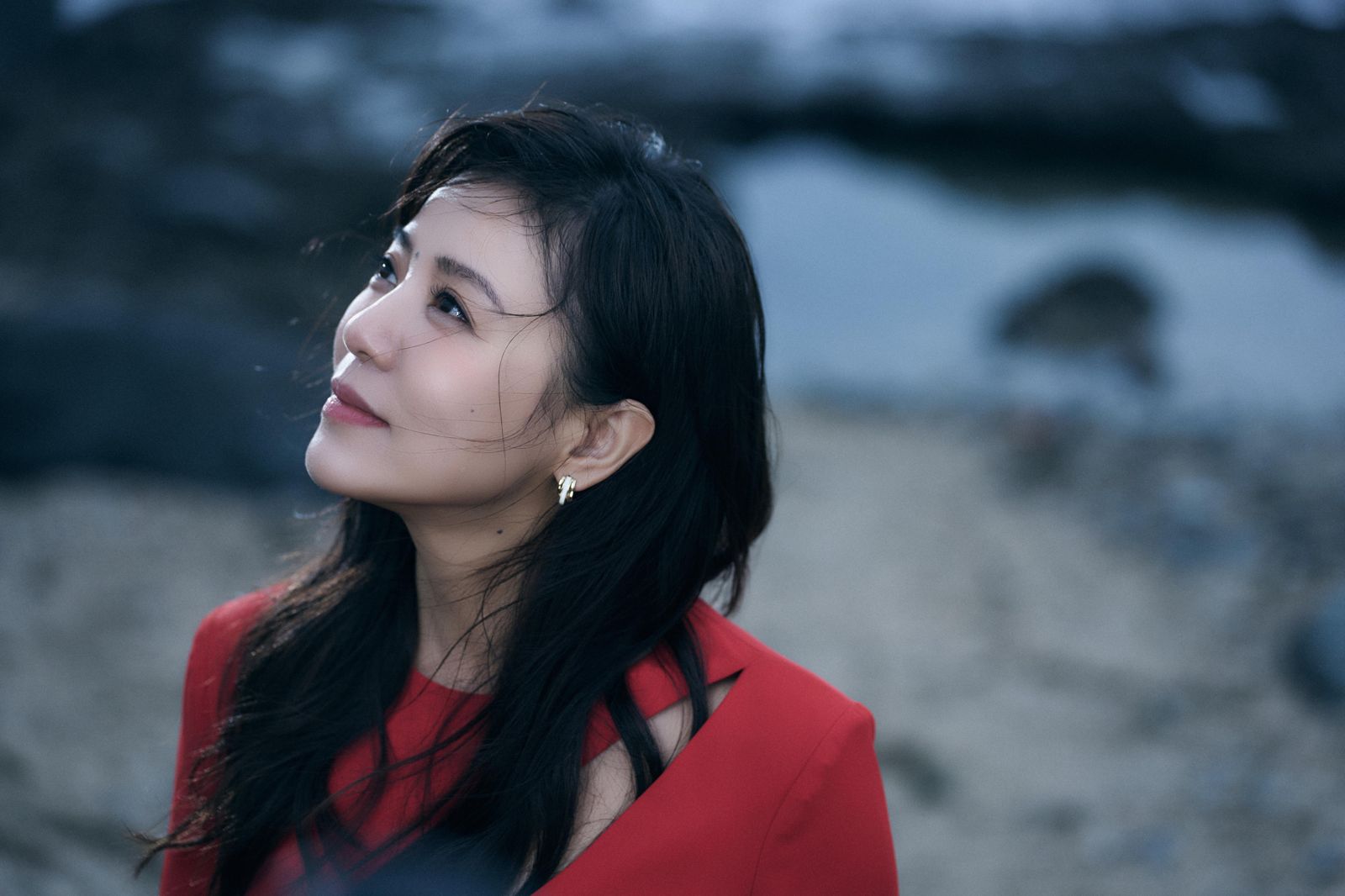 丁噹穿紅衣跳海?路人急搖車窗大喊:要看開點 驚險真相曝光