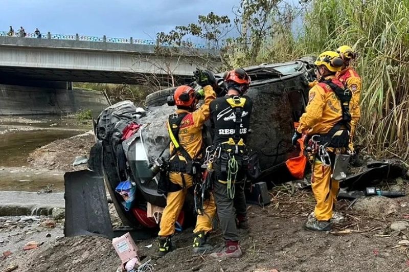 「阿美麻糬」董座余國基自駕墜橋！切開車頂急救不治　享壽64歲