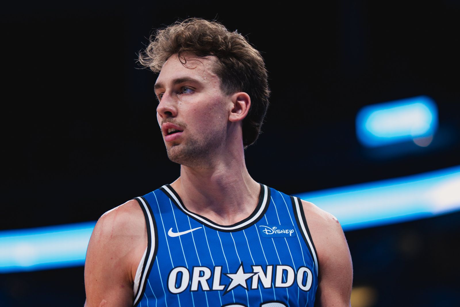 魔術痛失核心！Wagner首節傷退　左膝傷勢將接受MRI檢查