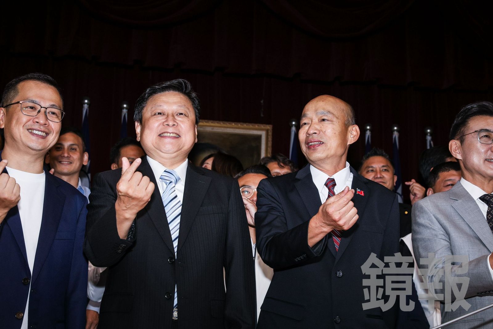 與傅崐萁破冰同框比愛心!韓國瑜笑喊:會不會太煽情