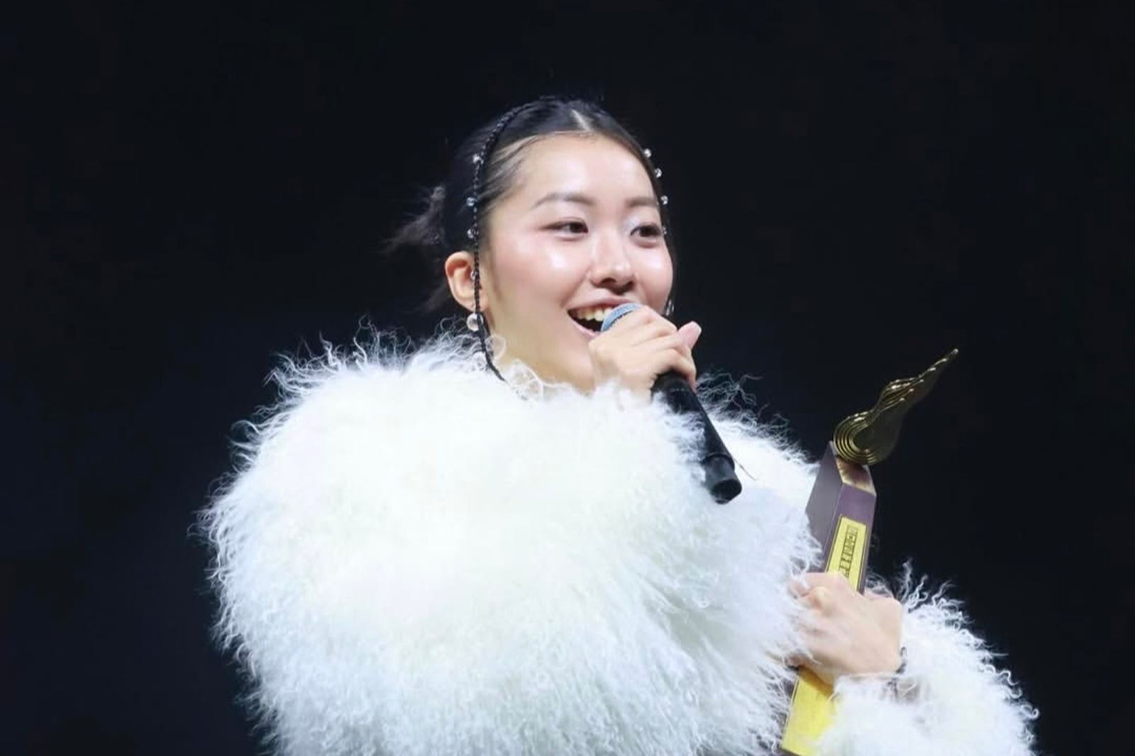 陳奕迅21歲愛女出道半年奪金　Live演出「疑墊音」掀熱議