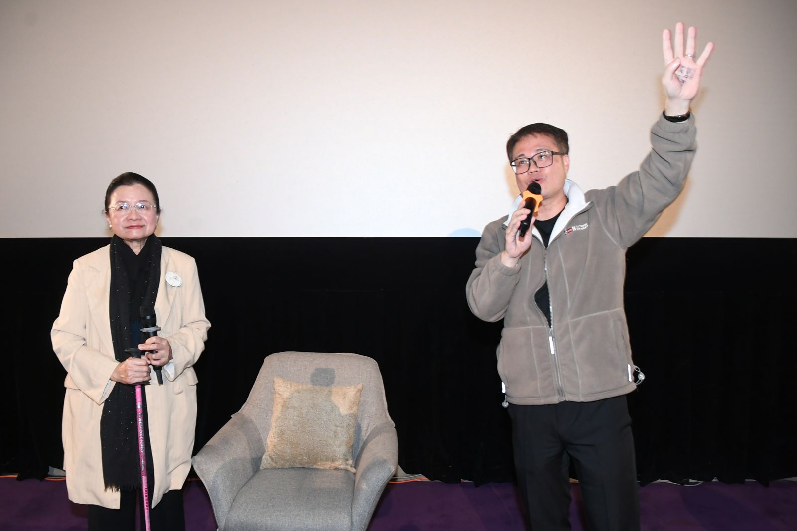 特映會現場哭聲四起。華視提供