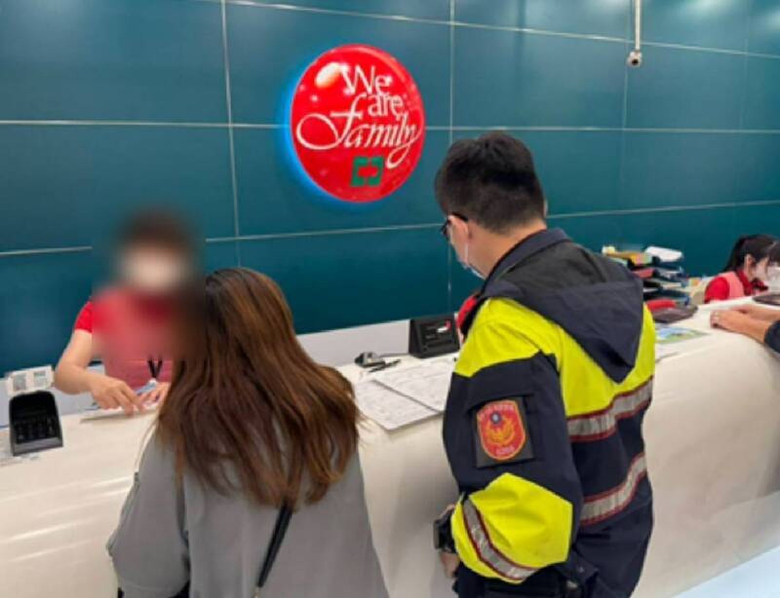 OL領78萬「買綠水鬼孝親」　行員問清真相傻眼！差點讓老爸背黑鍋