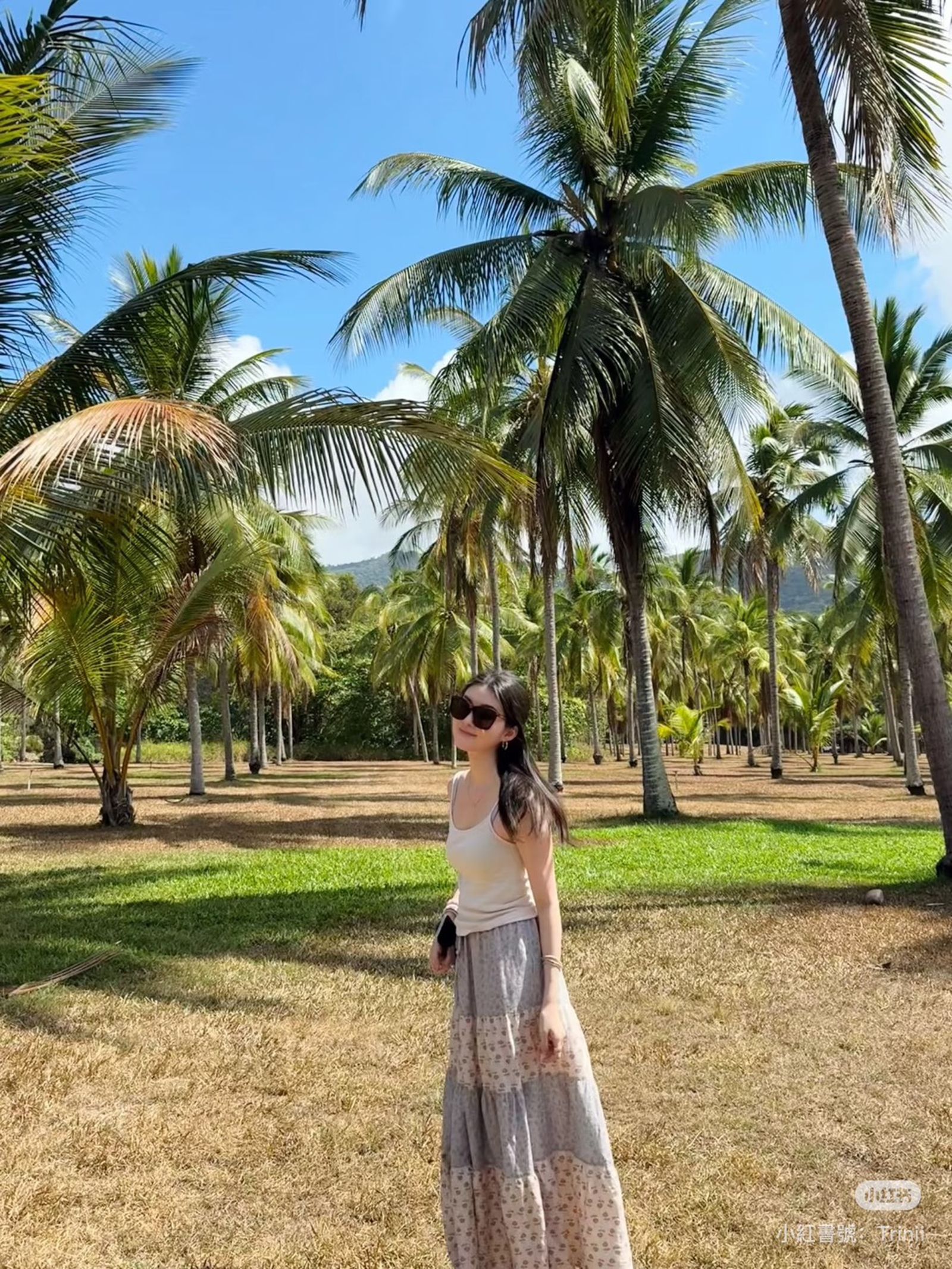 廖思惟2024年11月分享全身照，已不見孕肚，但身穿寬鬆裙裝。翻攝小紅書