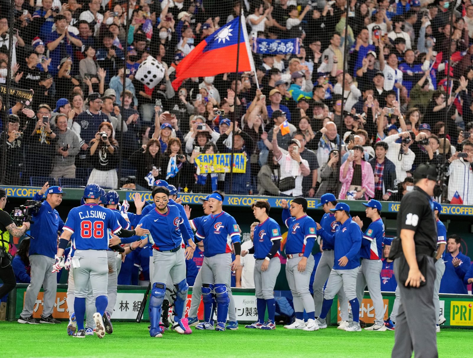 超暖心！台灣球迷讓東京巨蛋像主場　陳傑憲：應援聲感動到起雞皮疙瘩