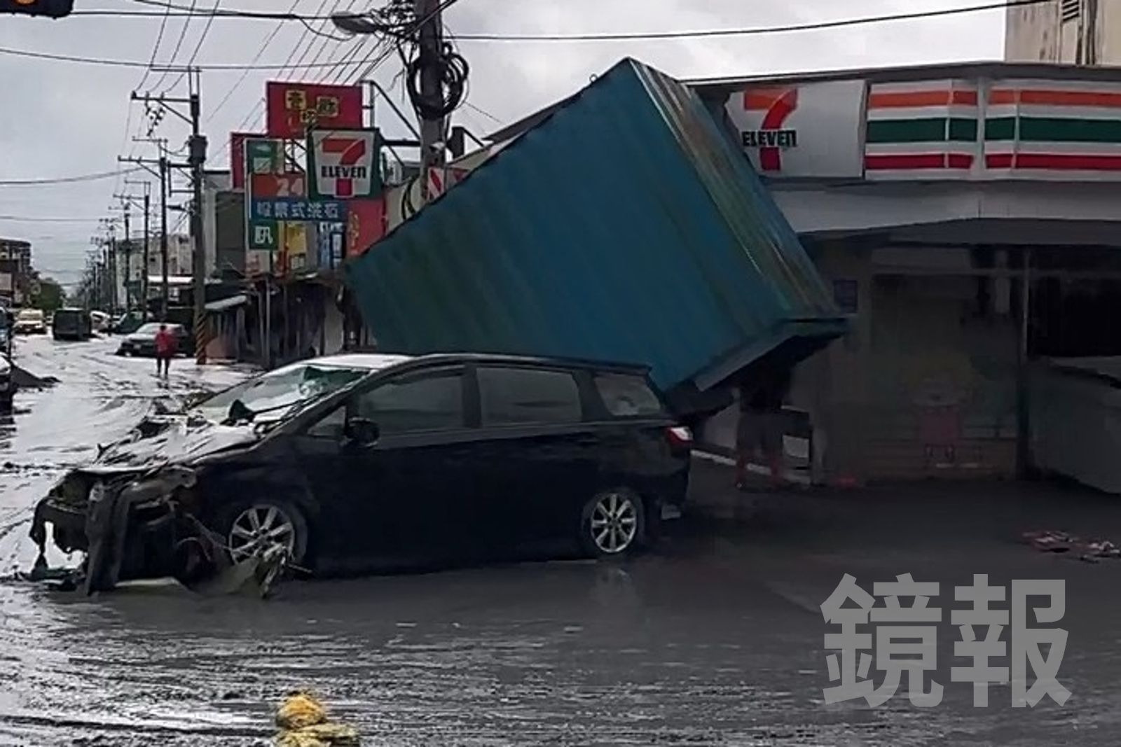 花蓮光復鄉市區街道災情慘重。翻攝畫面