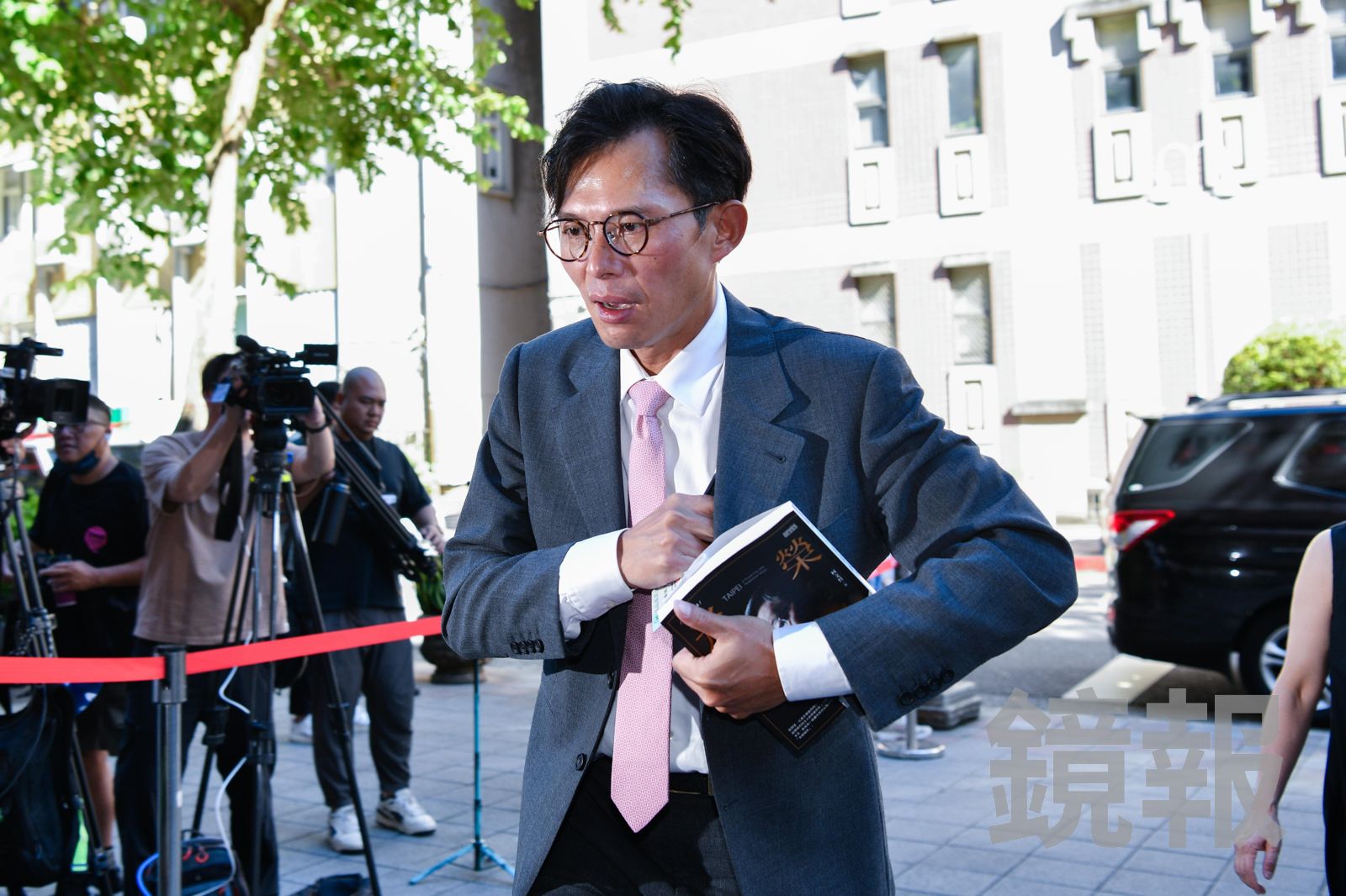 操作痕跡明顯!狗仔5月跟拍「監委濫用公務車」 黃國昌6月提案廢監院