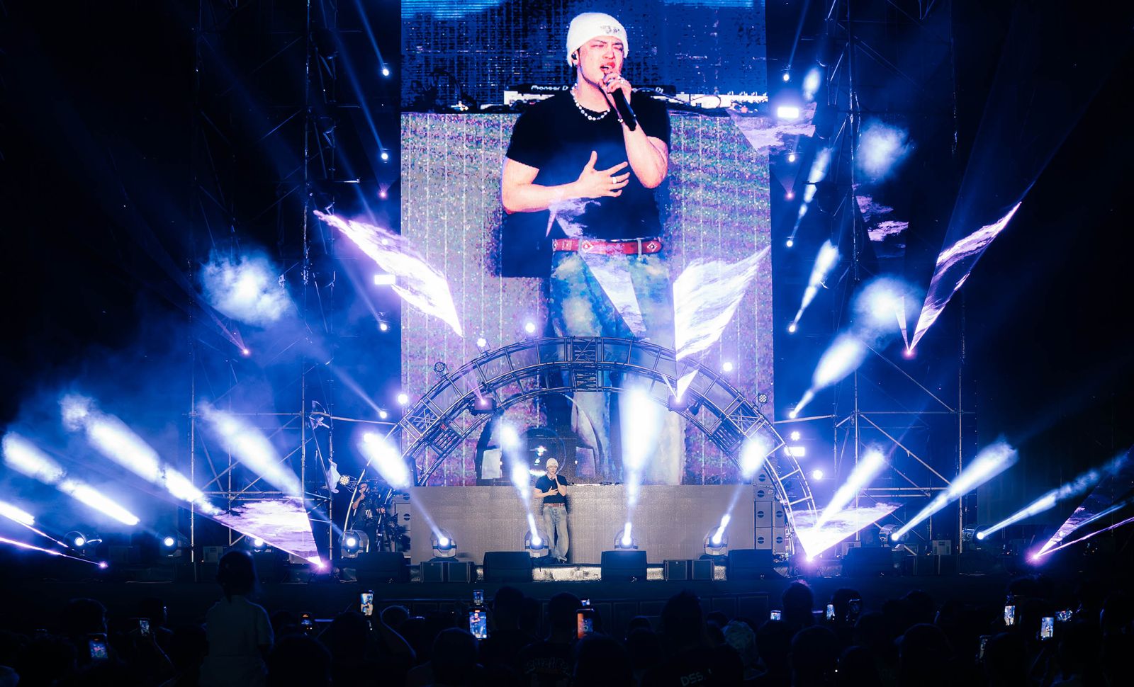 J.Sheon隔3年再訪台東出事了！低頻震到發毛　舞台突噴火花全嚇傻