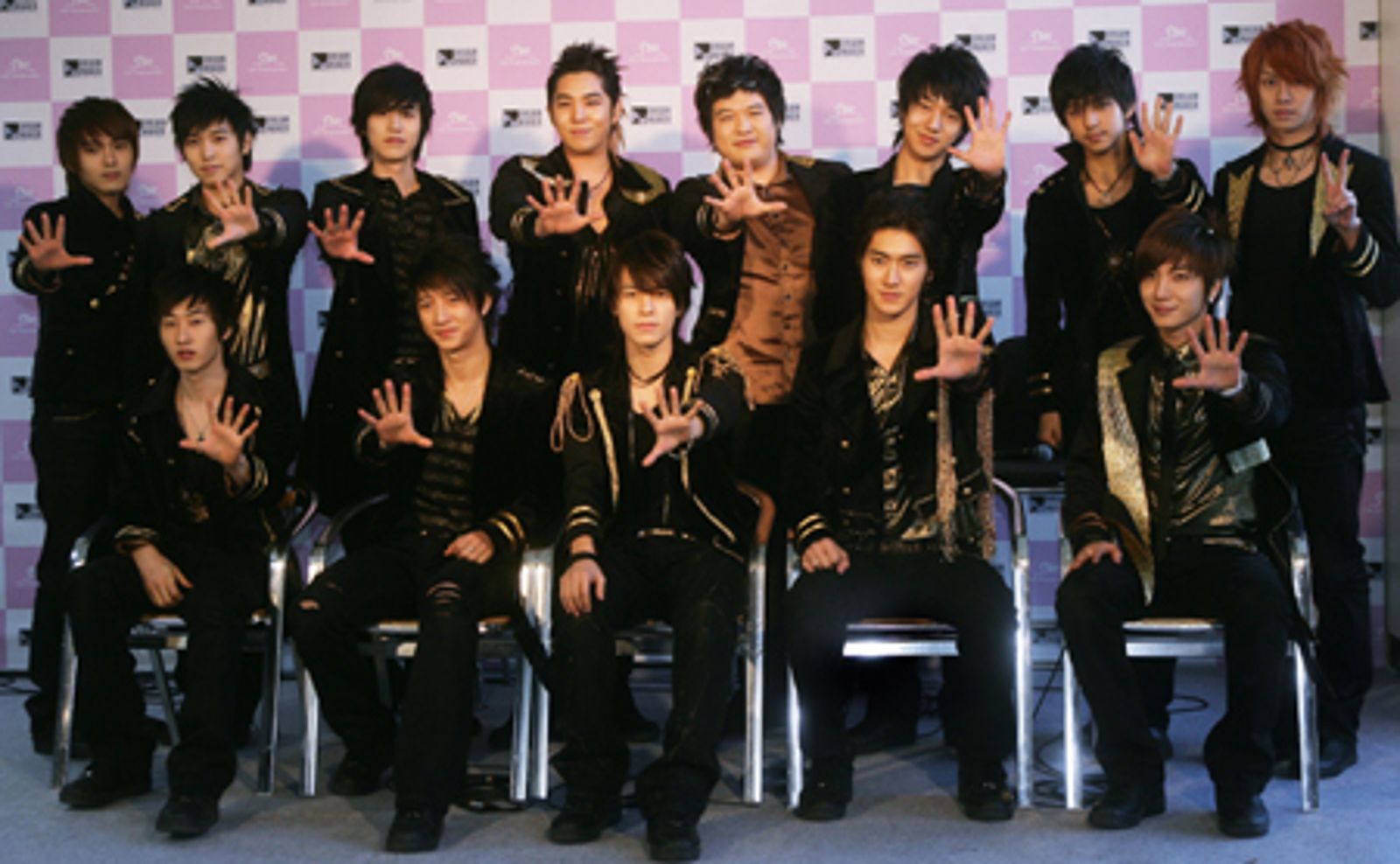 韓庚(前排左二)20年前隨SJ出道,成為當時少數在韓闖蕩的中國成員。翻攝NAVER