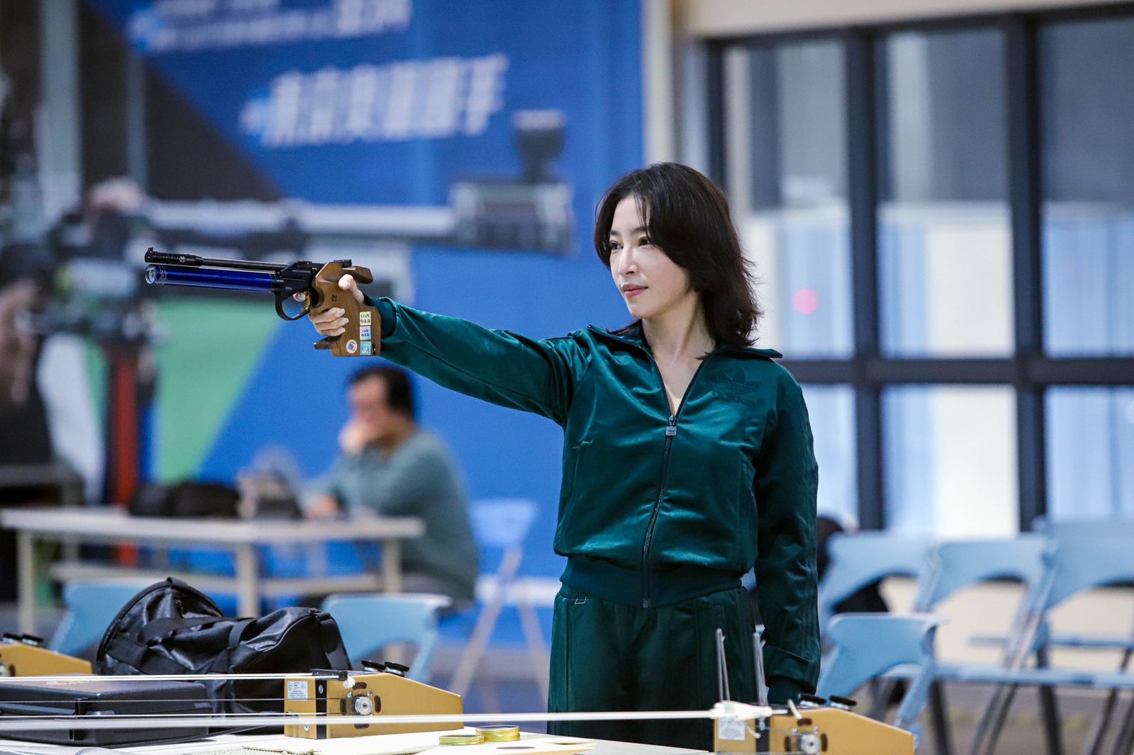 張家瑋展現敢玩、能動的本色，再度讓劇組見識她驚人的行動力。民視提供