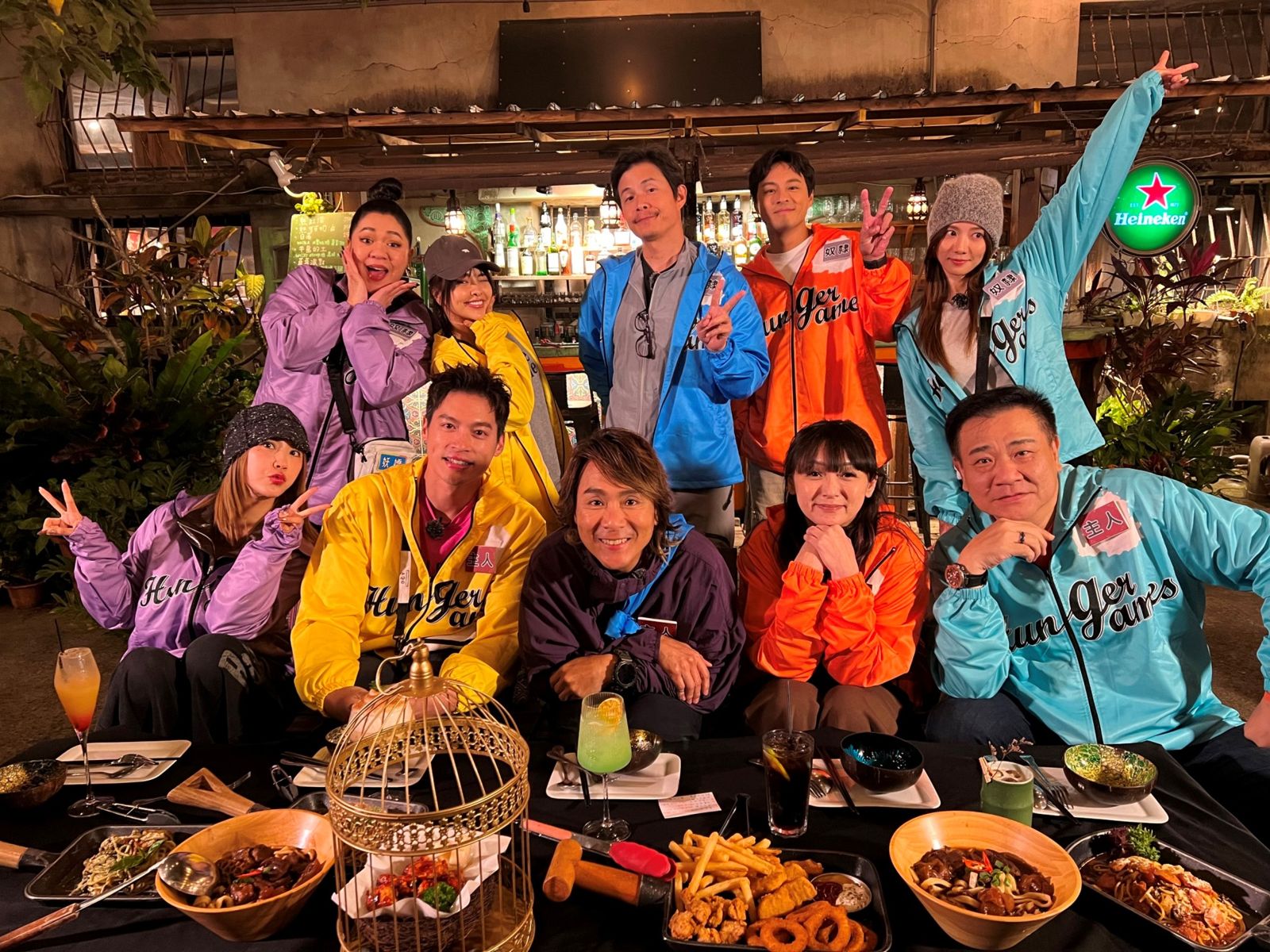 (後排左起)Amanda、徐凱希、孫協志、孫其君、蔡黃汝（前排左起）妖嬌、許孟哲、王仁甫、彭曉彤、白雲合照。中視提供